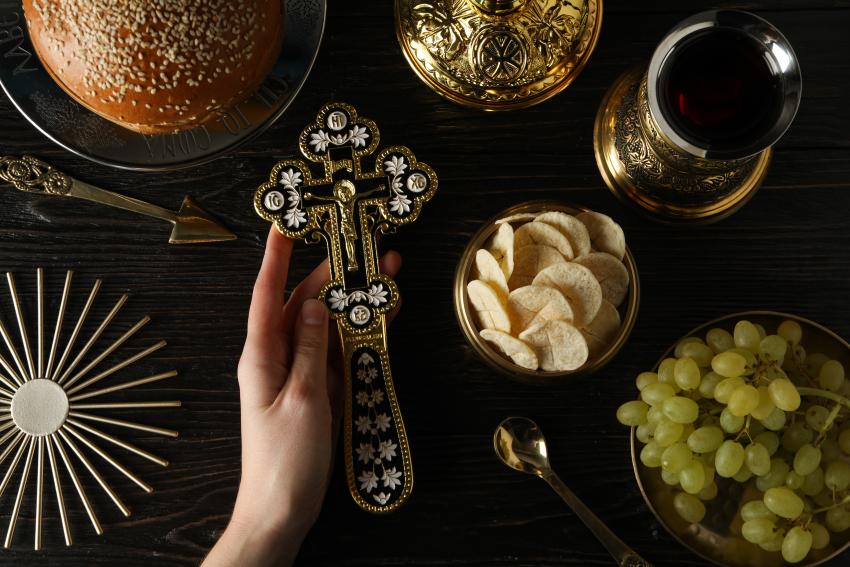 Bread, cross in hand, grapes in golden bowl